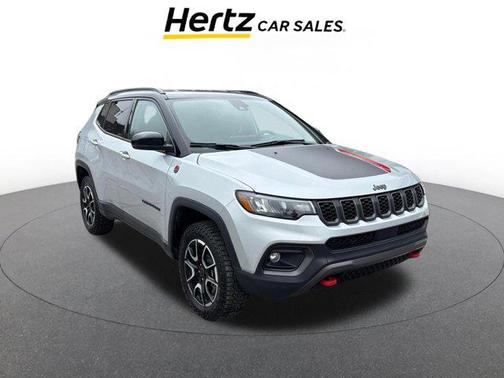 Silver Zynith Metallic Clearcoat 2025 Jeep Compass Trailhawk