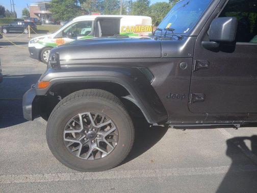2025 Jeep Wrangler 4-Door Sahara 4x4