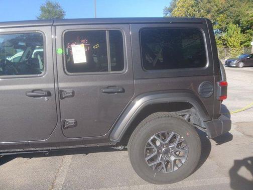 2025 Jeep Wrangler 4-Door Sahara 4x4