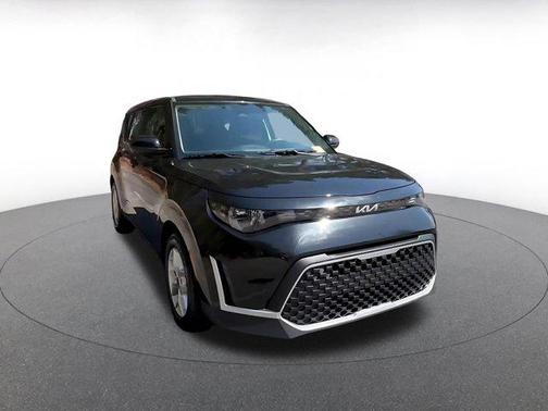 Fusion Black 2025 Kia Soul LX