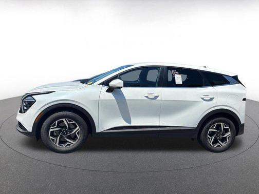 Snow White Pearl 2024 Kia Sportage LX