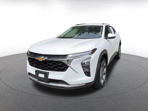 Summit White 2025 Chevrolet Trax LT