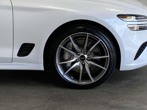 2024 Genesis G70 2.5T RWD