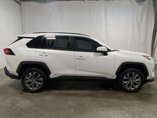 2022 Toyota RAV4 Hybrid XLE Premium