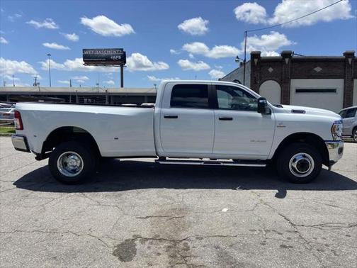 2024 RAM 3500 Big Horn Crew Cab 4x4 8' Box
