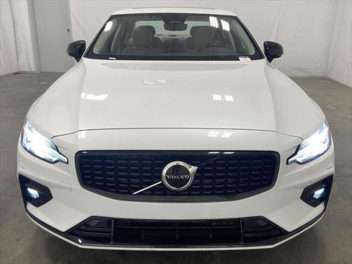 2024 Volvo S60 B5 Core Dark Theme