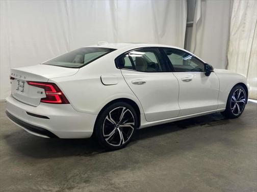 2024 Volvo S60 B5 Core Dark Theme