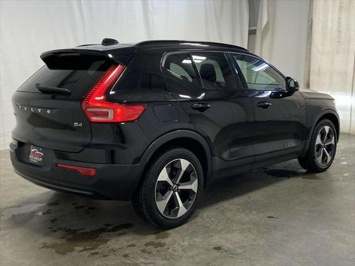 2023 Volvo XC40 B4 Ultimate Dark Theme