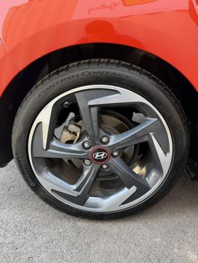 Sunset Orange w 2019 Hyundai Veloster Base