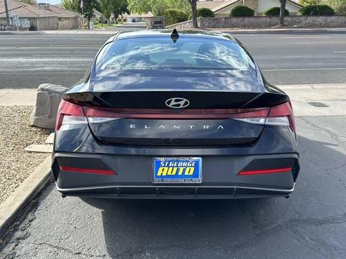 2024 Hyundai ELANTRA SE