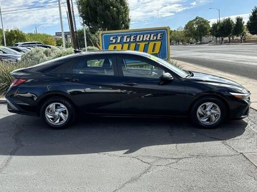 2024 Hyundai ELANTRA SE