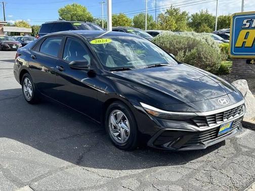 2024 Hyundai ELANTRA SE