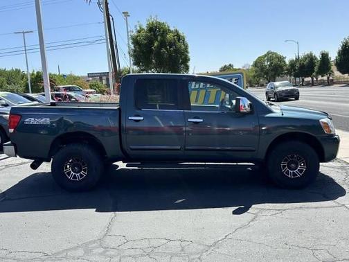 2004 Nissan Titan XE Crew Cab