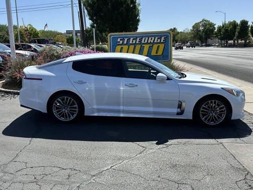 Snow White Pearl 2018 Kia Stinger Base