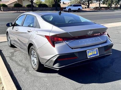 2024 Hyundai ELANTRA SE