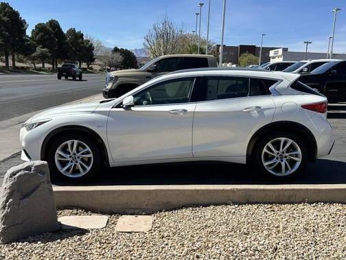 2019 INFINITI QX30 LUXE