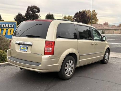 2010 Chrysler Town & Country Touring