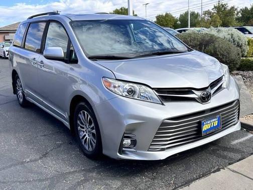 2020 Toyota Sienna XLE