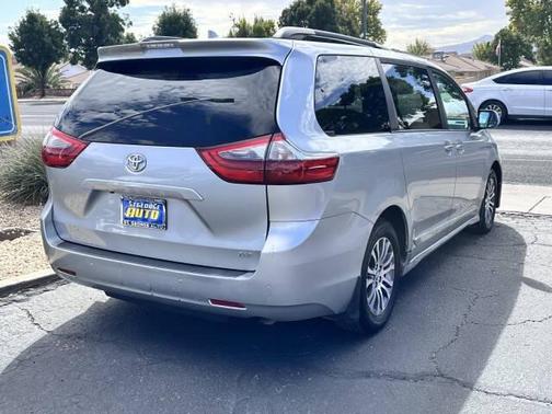 2020 Toyota Sienna XLE