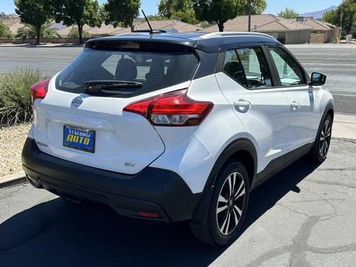 Aspen White 2018 Nissan Kicks SV
