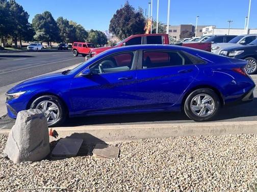 2024 Hyundai ELANTRA SE