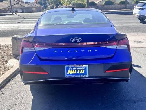 2024 Hyundai ELANTRA SE