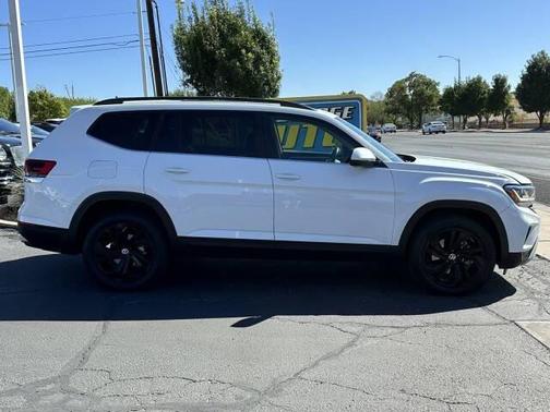 2022 Volkswagen Atlas 3.6L SE w/Technology