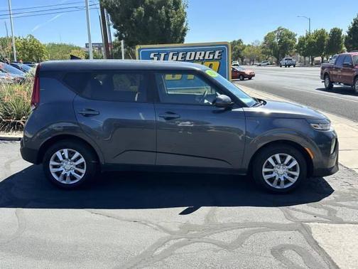 Gravity Grey 2020 Kia Soul LX