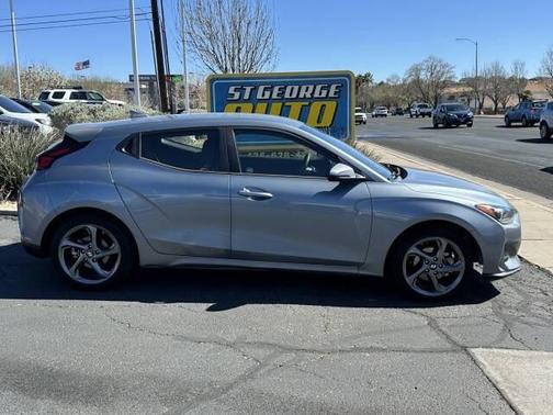 2019 Hyundai Veloster 2