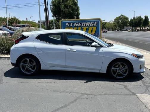 2019 Hyundai Veloster 2