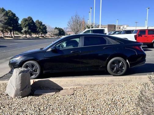 2022 Hyundai ELANTRA SEL