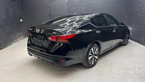 Black 2021 Nissan Altima 2.5 SV