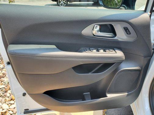 2025 Chrysler Pacifica L