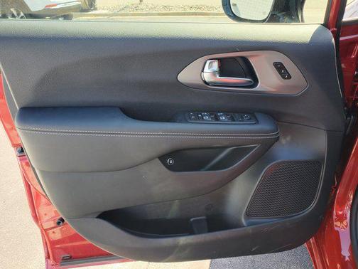 2025 Chrysler Pacifica Hybrid Select