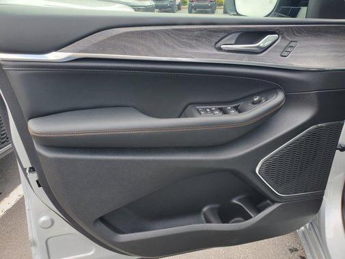 2025 Jeep Grand Cherokee Overland