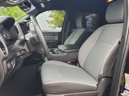 2022 RAM 2500 Big Horn Crew Cab 4x4 6'4' Box