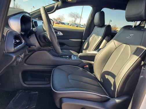 2025 Chrysler Pacifica Hybrid Premium S Appearance Pkg