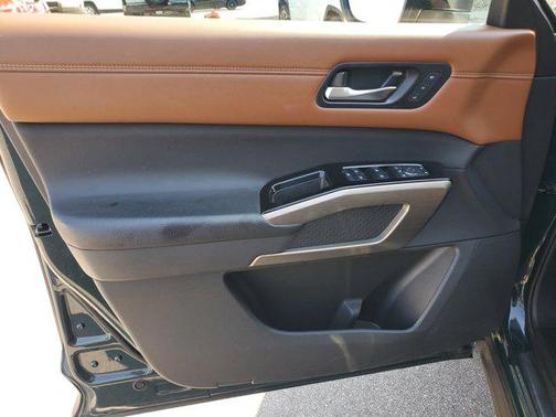 2023 Nissan Pathfinder Platinum 4WD
