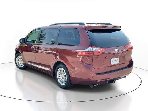 2017 Toyota Sienna XLE