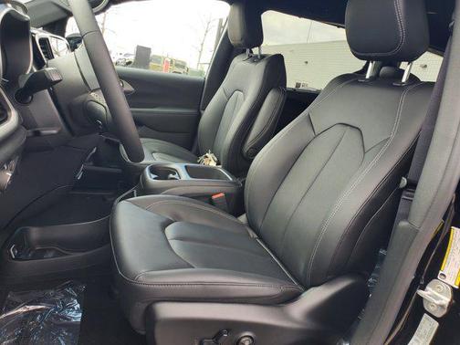 2025 Chrysler Pacifica L