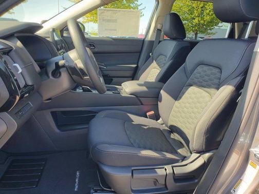 2025 Nissan Pathfinder S 4WD