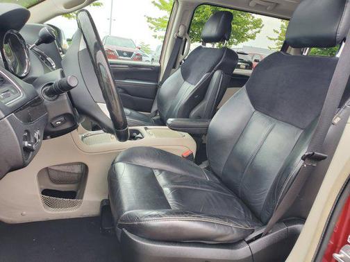 2015 Chrysler Town & Country Limited Platinum