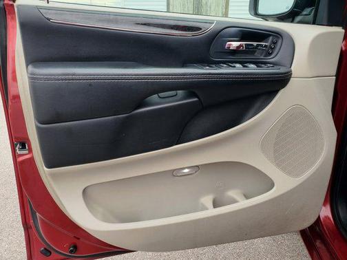 2015 Chrysler Town & Country Limited Platinum