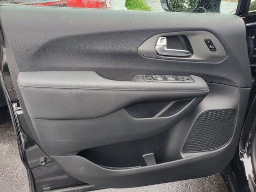 2025 Chrysler Pacifica L