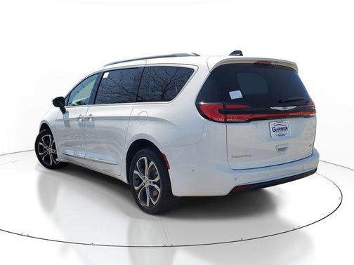 2025 Chrysler Pacifica L