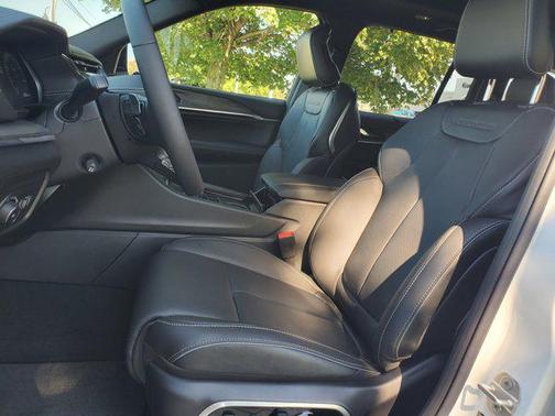 2025 Jeep Grand Cherokee Overland