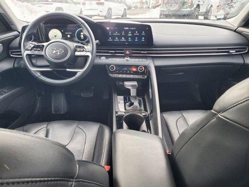 2022 Hyundai ELANTRA Limited