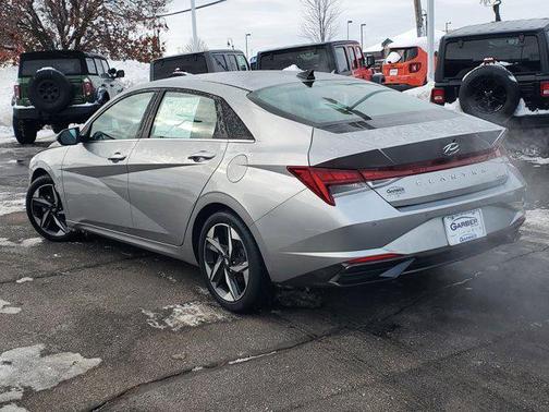2022 Hyundai ELANTRA Limited
