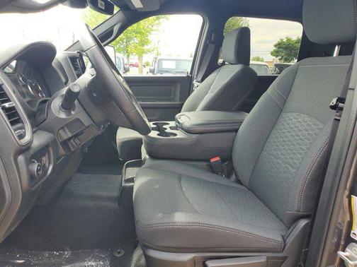 2025 RAM 2500 Tradesman Crew Cab 4x4 6'4' Box