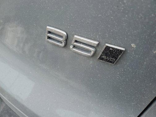 2024 Volvo XC40 B5 Plus Dark Theme